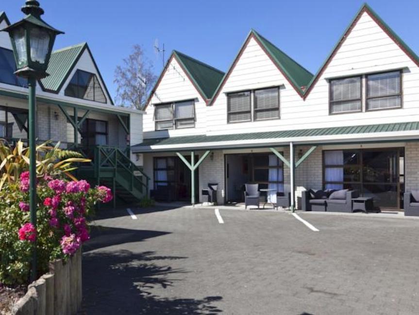 Gables Lakefront 4*