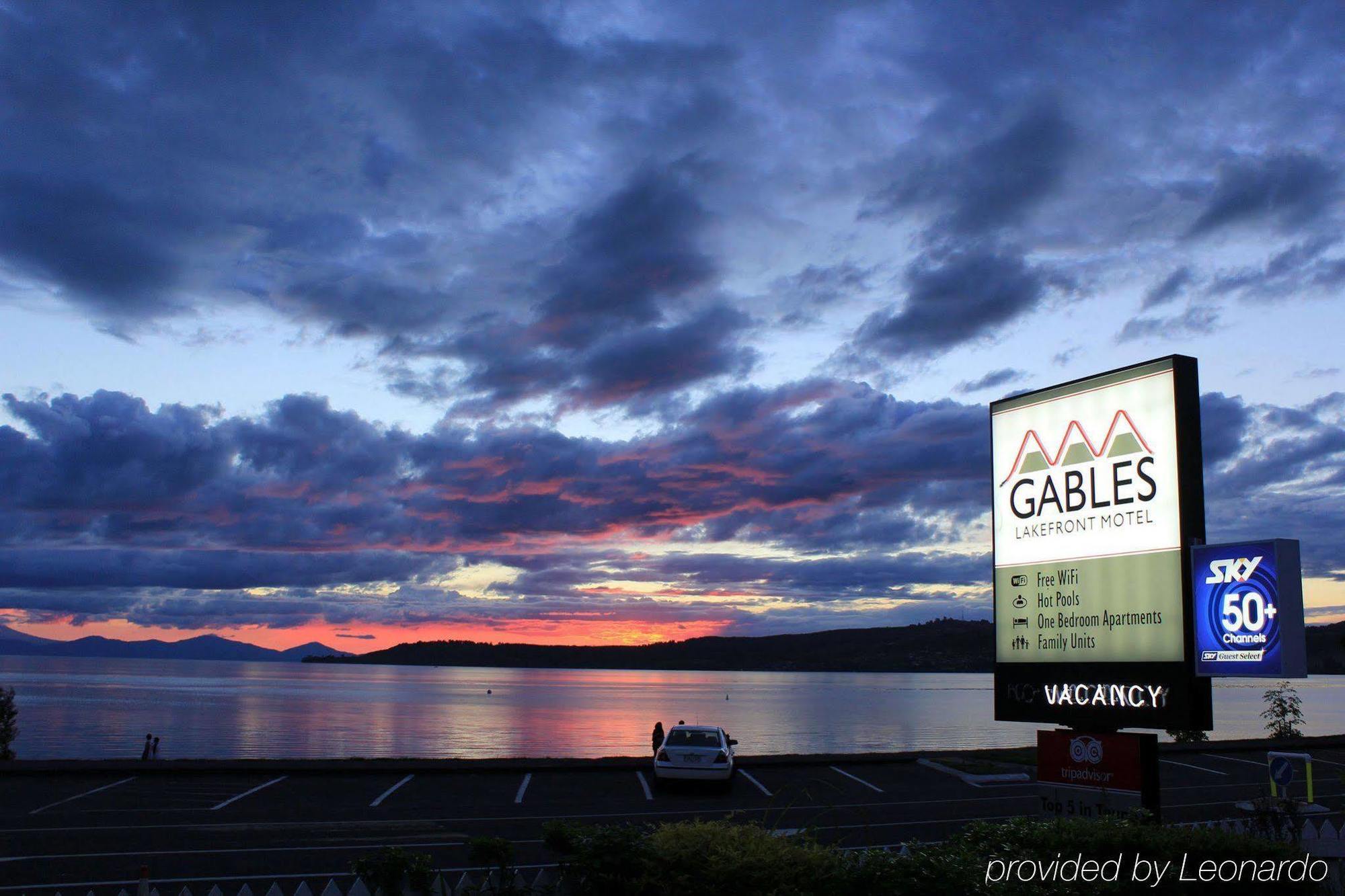 Gables Lakefront Motel 4*